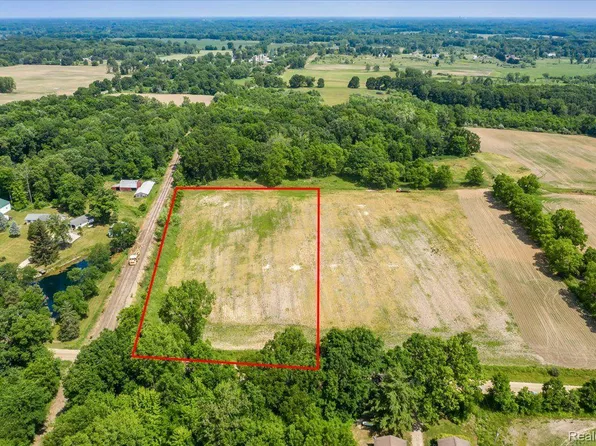 Sanford Rd #B, Howell, MI 48855