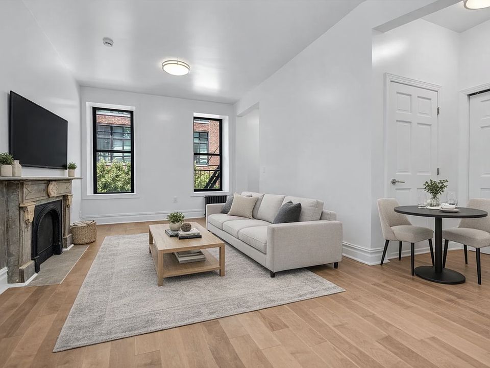 1st image of 300 W 10th St #6C