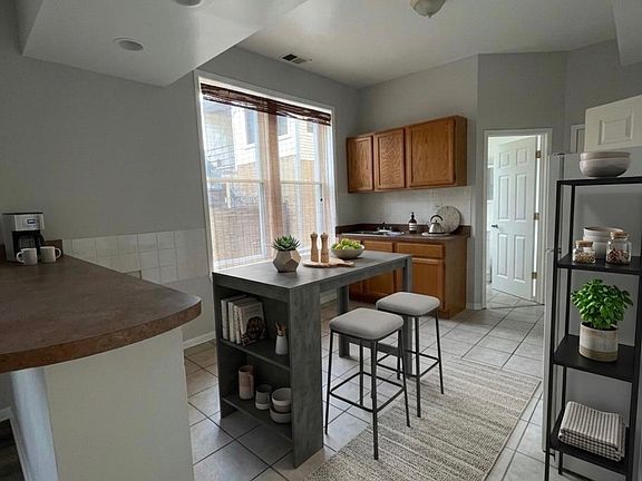 4th image of 2346 W Taylor St #1F