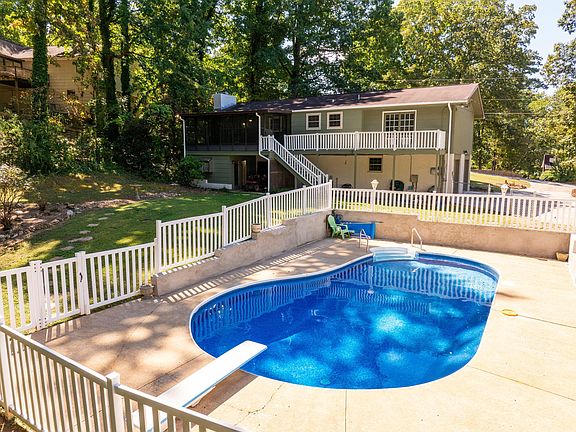 3rd image of 6823 Deerwood Dr