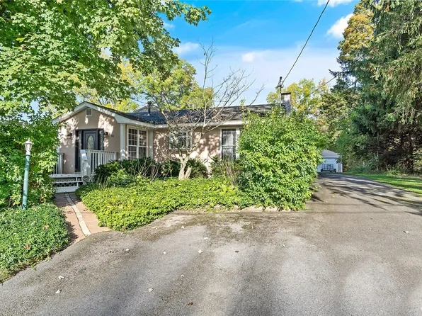 81 Chestnut St, Phoenix, NY 13135