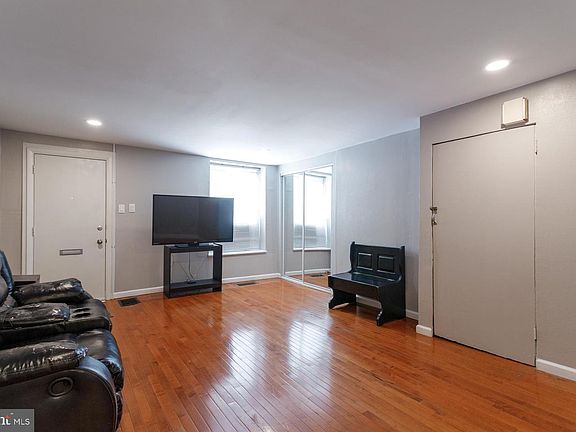 3rd image of 108 Roxborough Ave