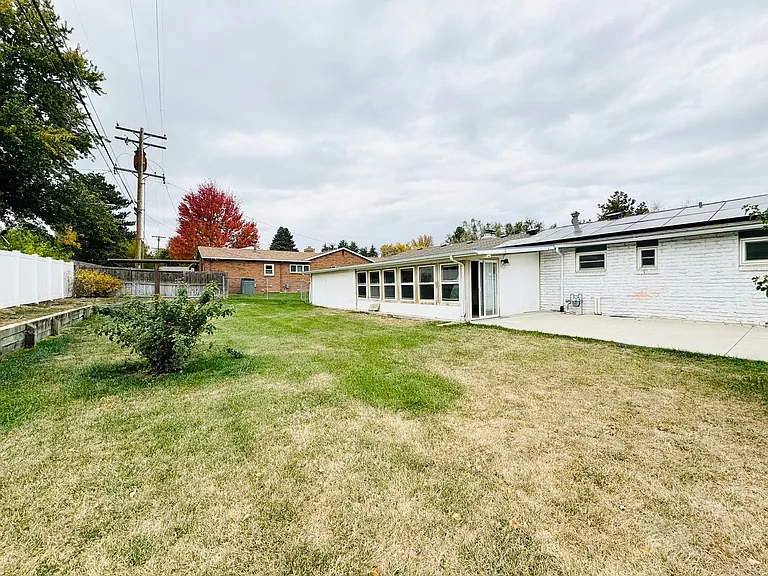 2118 Glenfair Dr — Photo 29
