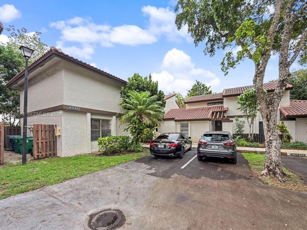 Apartment in Miami, Calusa Manor - View 2