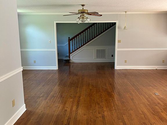 5th image of 5601 Sky Lane Dr