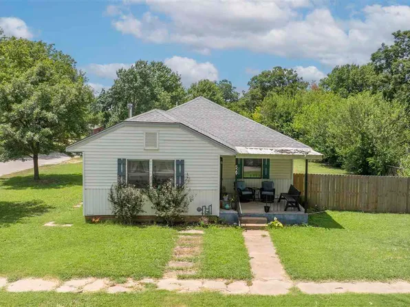 529 S Apple Ave, Newkirk, OK 74647