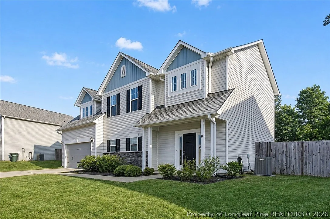 4 bed, 2.5 bath, 2013 sqft, $2,200 — Photo 2