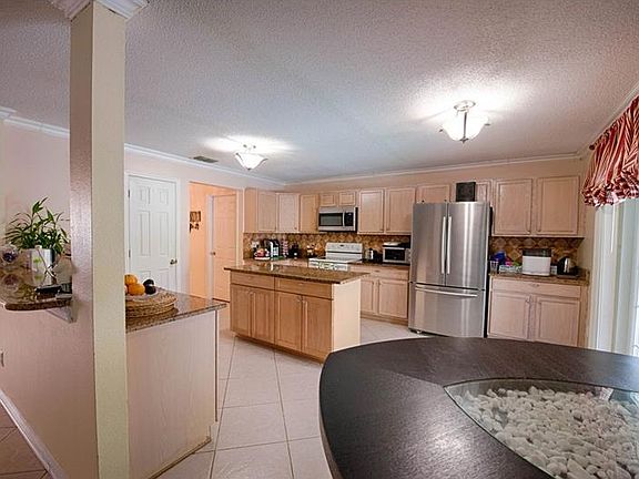 5th image of 1002 Seneca Falls Dr