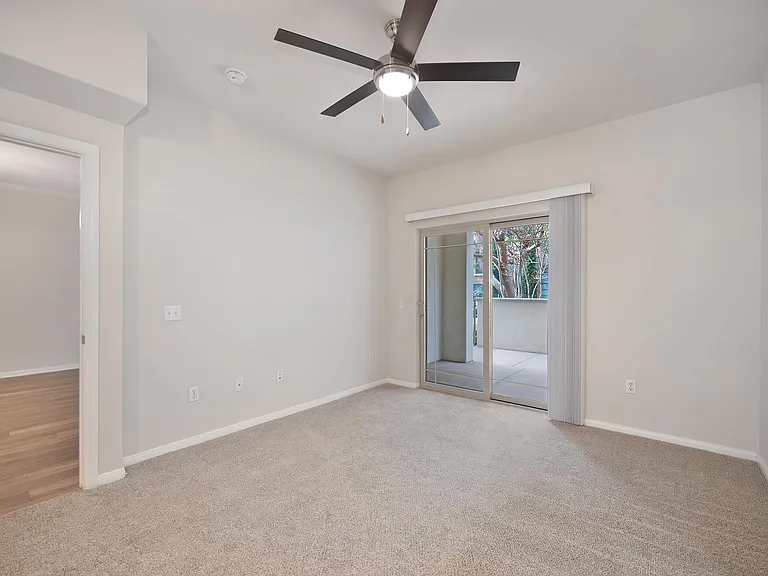 Mission Hills Apartments — Photo 14