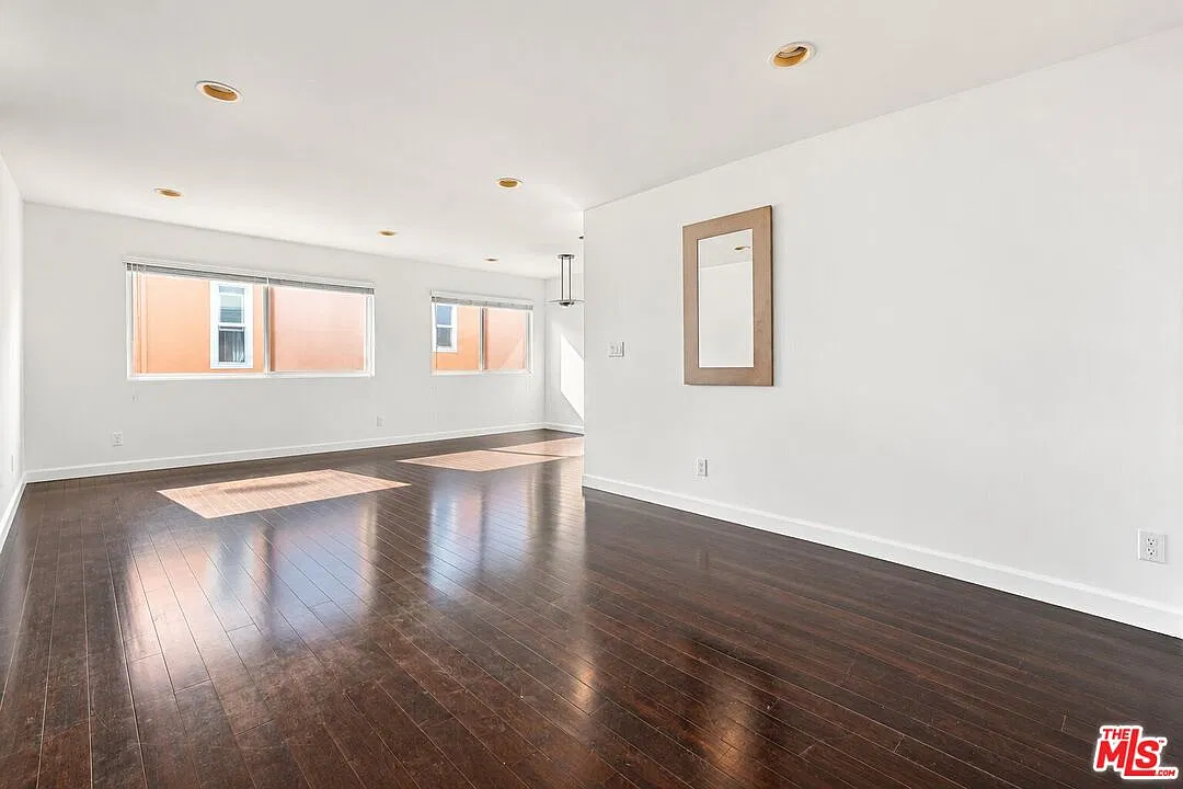 1 bed, 1.0 bath, 720 sqft, $3,500 — Photo 2
