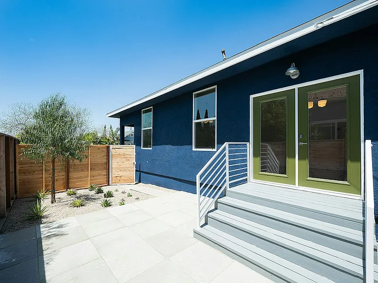 2322 Alta St — Photo 4