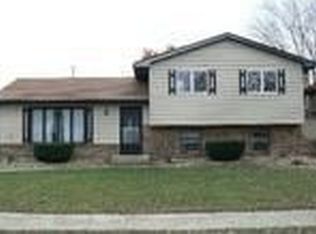 2100 44th St, Highland, IN 46322