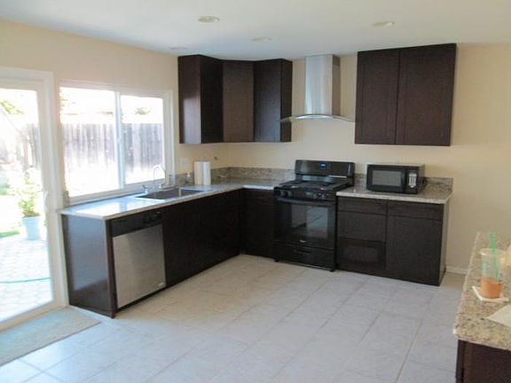3rd image of 7862 Flanders Dr