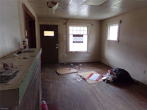 4th image of 572 E Boston Ave