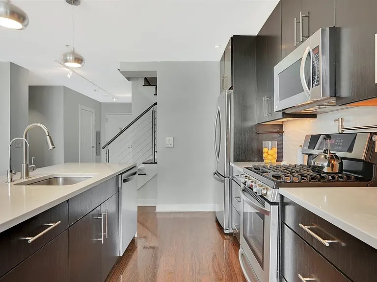 100 Thompson Ln #4D — Photo 11