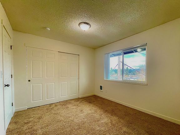 Living room at Heritage Crossing Milwaukie OR
