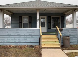 104 14th Pl NW, Mason City, IA 50401