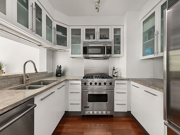 4th image of 1 Morton Sq APT 4DE