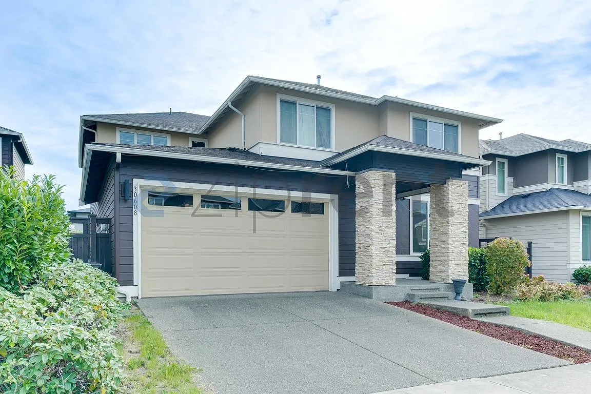 4 bed, 2.5 bath, 2500 sqft, $3,925 — Photo 2