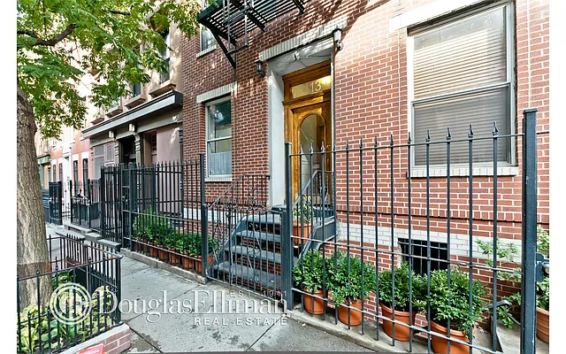 Sold by Douglas Elliman | media 24
