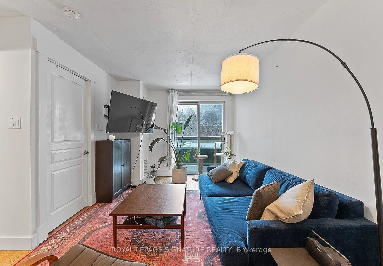 323 Richmond St E — Photo 1