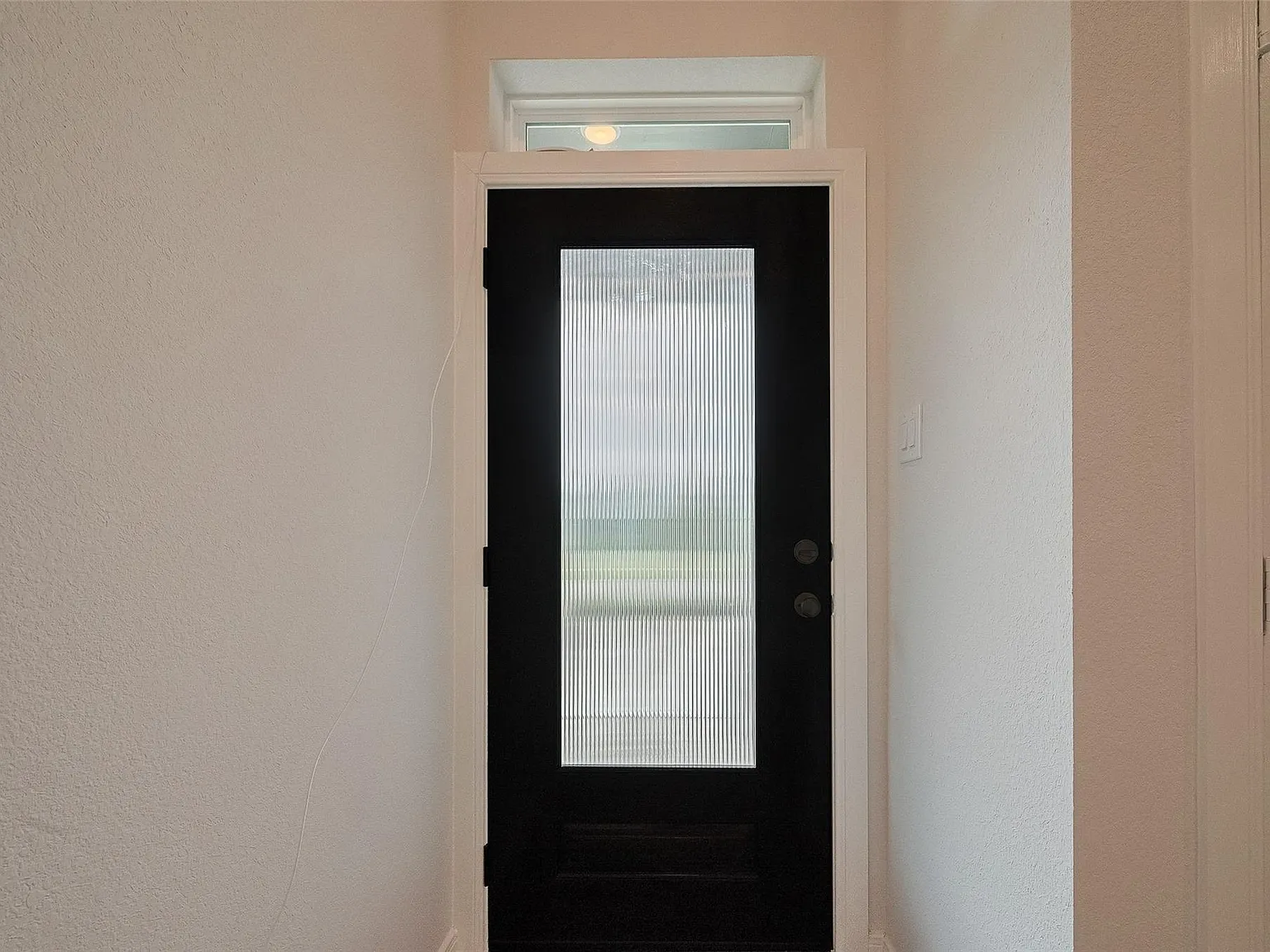 3 bed, 2.0 bath, 1459 sqft, $2,000 — Photo 3