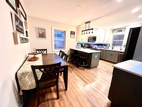 3rd image of 361 Fern Ave #1