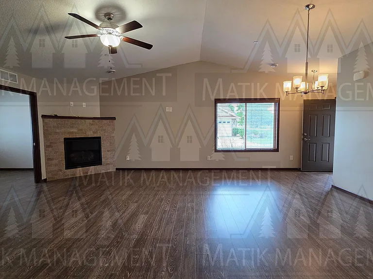 2581 Hawk Ridge Ct SE — Photo 10