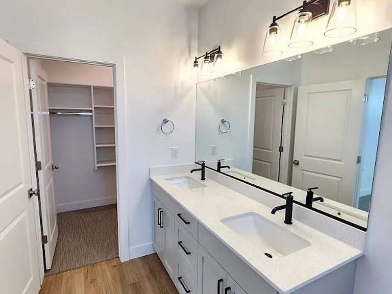 2649 E Wake Forest Ln — Photo 27
