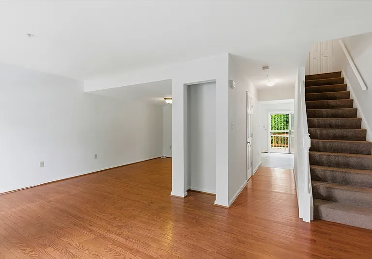 1033 Higgins Way #1 — Photo 2