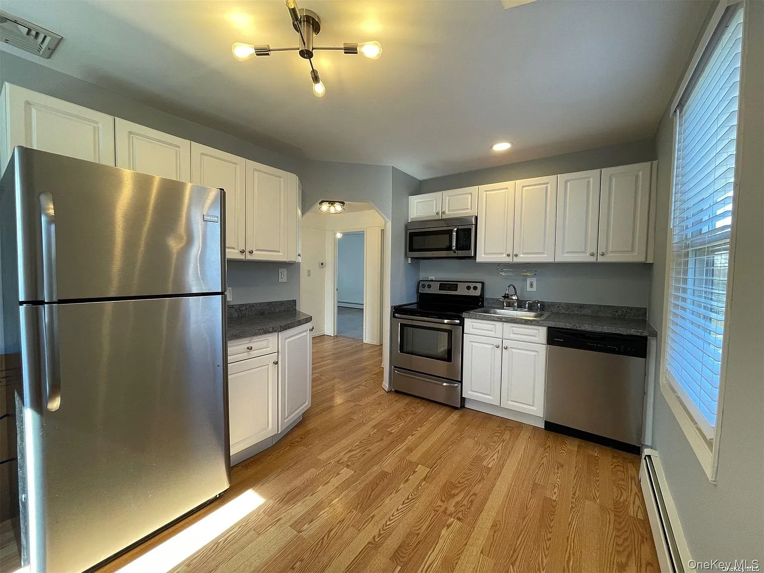 2 bed, 1.0 bath, 950 sqft, $3,200 — Photo 2