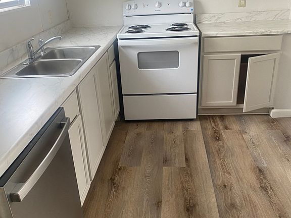 3rd image of 4607 Pioneer Ln