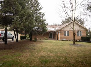 9419 Highland View Dr, Kalamazoo, MI 49009