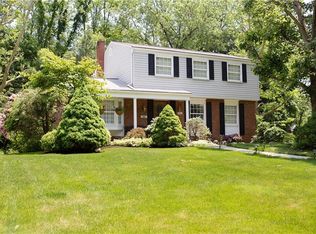 5959 Leprechaun Dr, Bethel Park, PA 15102