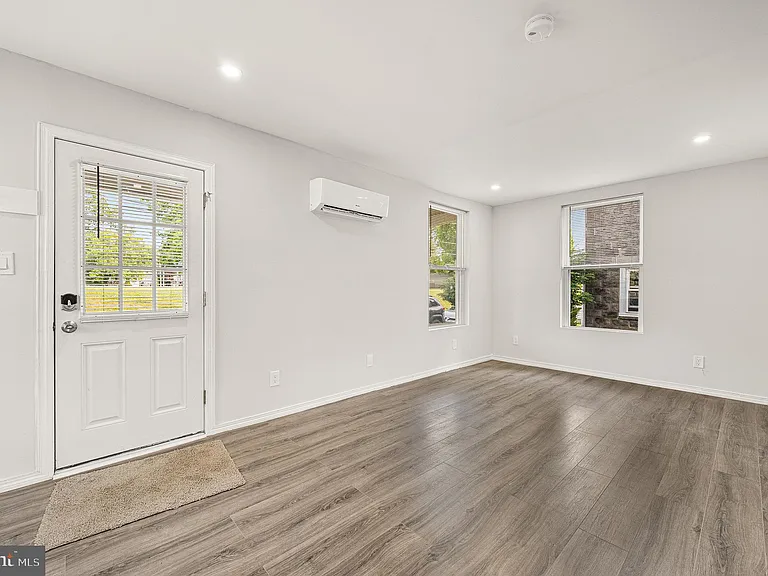 30 Keystone Ave — Photo 5