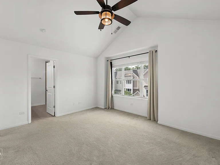 821 W Chase Ln — Photo 18