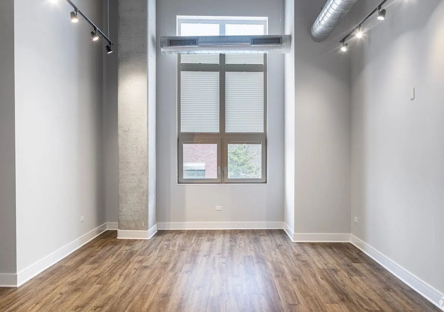 3 bed, 2.0 bath, 1405 sqft, $5,200 — Photo 4
