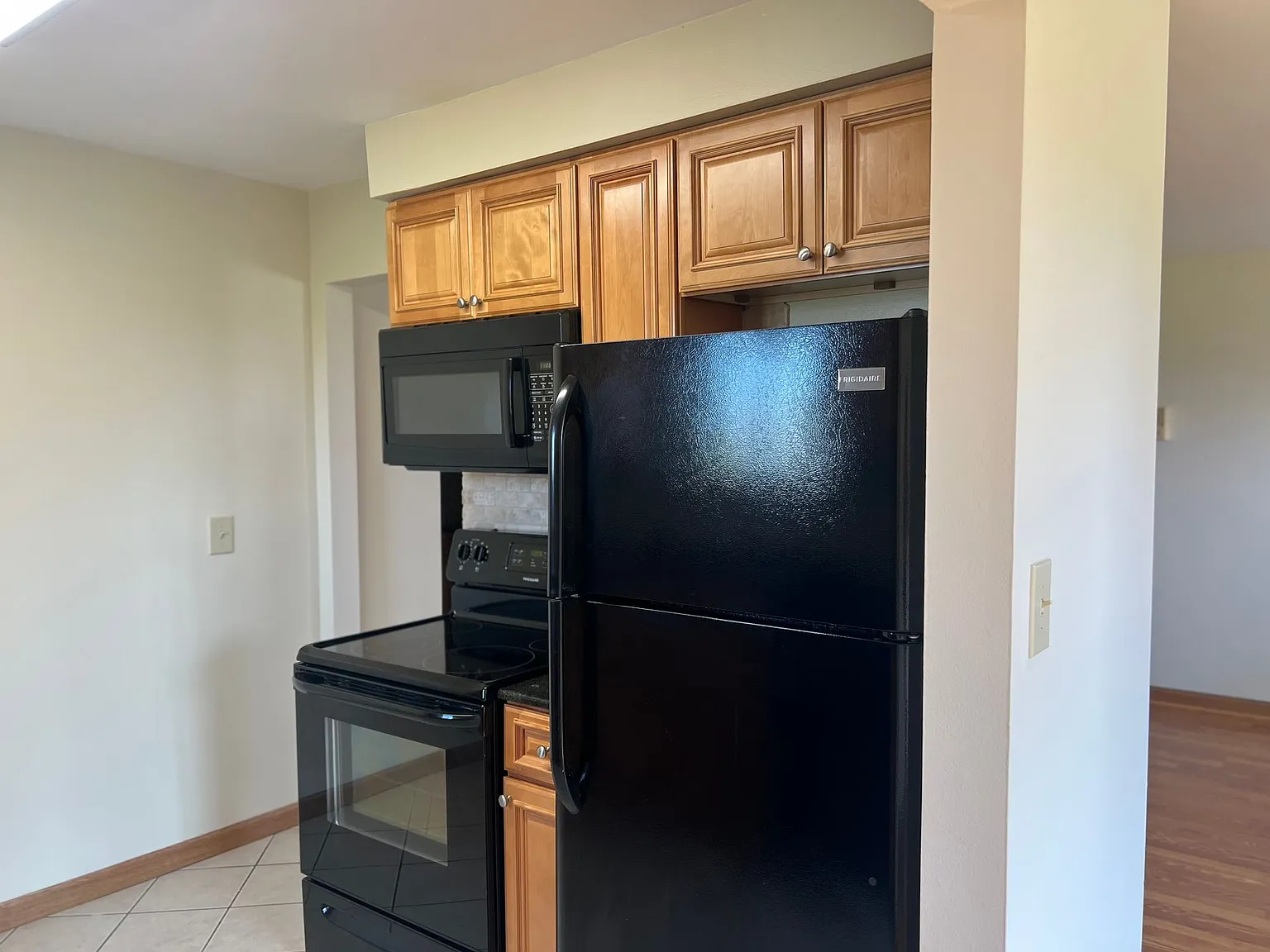 Embassy Square Apartments — Photo 4