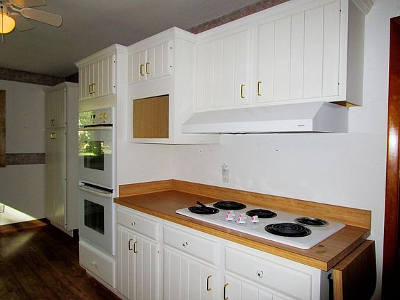 5th image of 378 Cole Dr