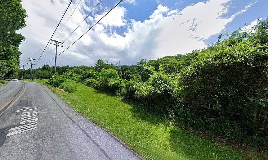 2nd image of 4047 Manor Dr