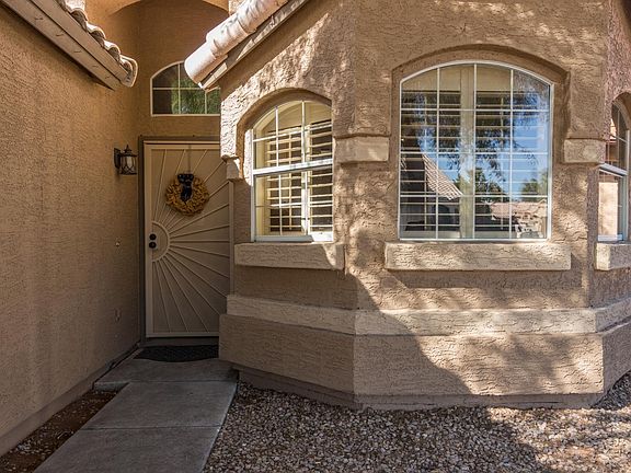 3rd image of 1322 E Sierra Madre Ave
