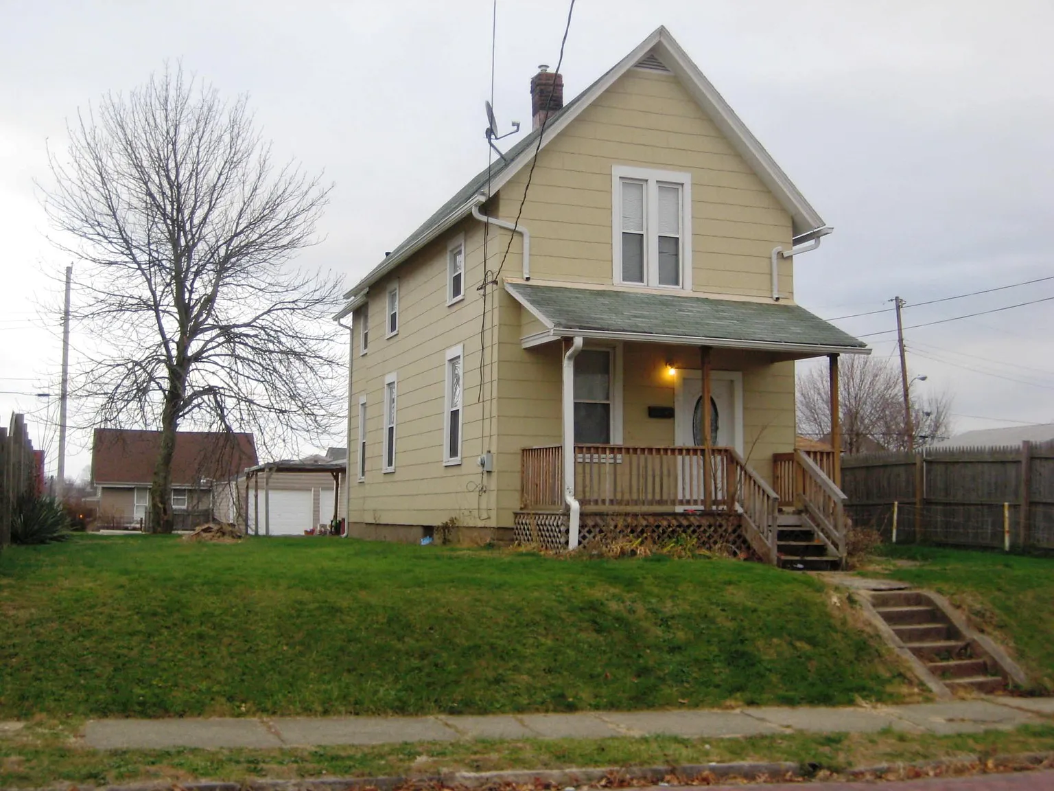 310 Hazlett Ave NW photo 1
