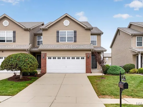 863 Harbor Woods Dr, Fairview Heights, IL 62208