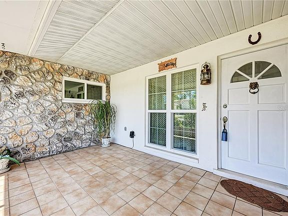 3rd image of 122 Rotonda Cir