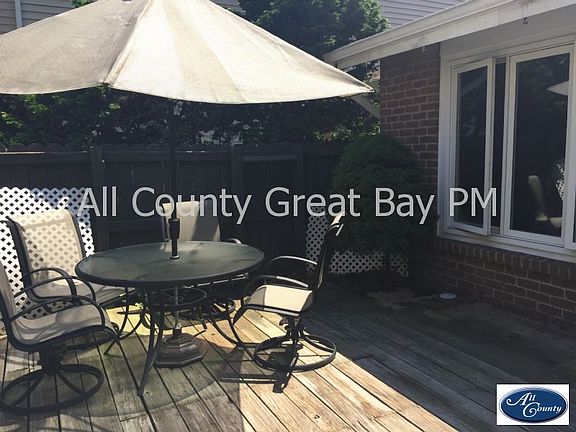 3rd image of 220 Springmeadow Dr Unit C