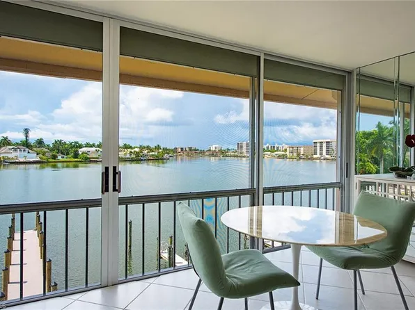 322 Harbour Dr, Naples, FL 34103