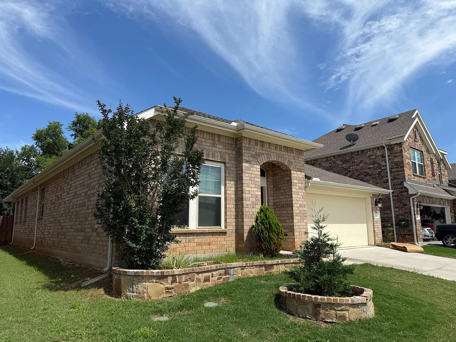 3 bed, 2249 sqft, $2,900 — Photo 1