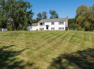 12 Gibbs Rd, Middleboro, MA 02346