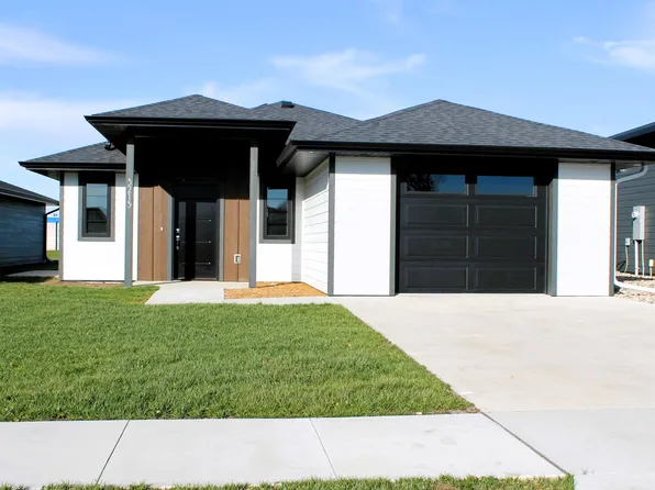 3215 W 3rd St, Spencer, IA 51301