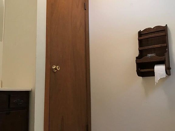 5th image of 282 Robinwood Ave